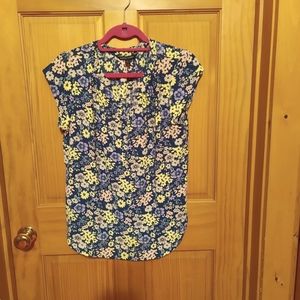 Floral short-sleeve blouse